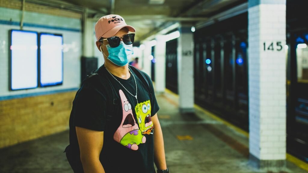 woman in black crew neck t-shirt wearing white cap and sunglasses